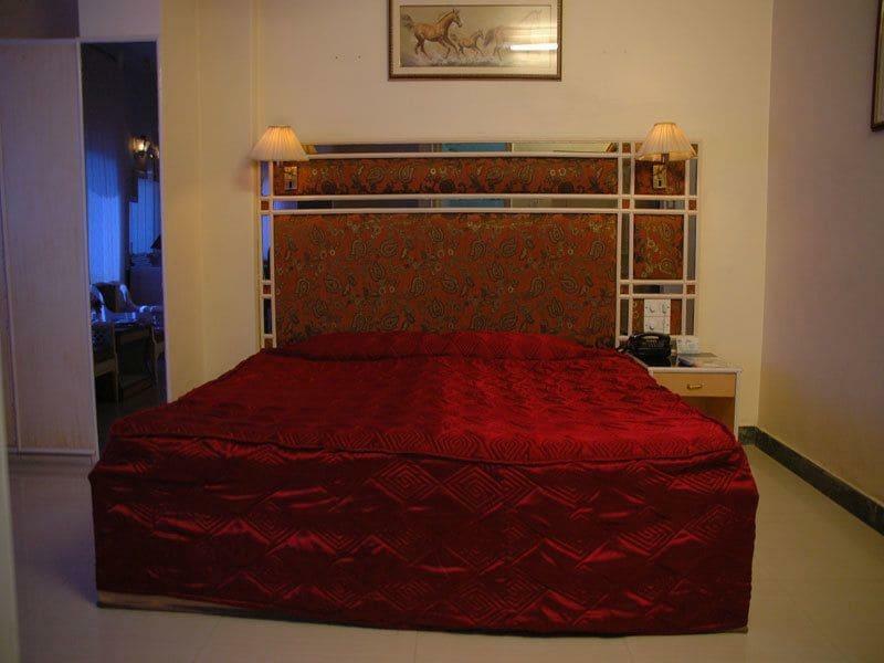 Neelam Hotel